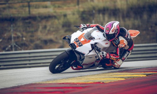 KTM-990-RC-R-Track-2026_Action_07
