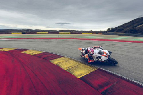KTM-990-RC-R-Track-2026_Action_08