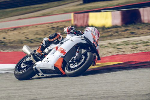 KTM-990-RC-R-Track-2026_Action_13