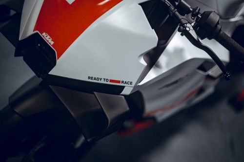 KTM-990-RC-R-Track-2026_Detail_04
