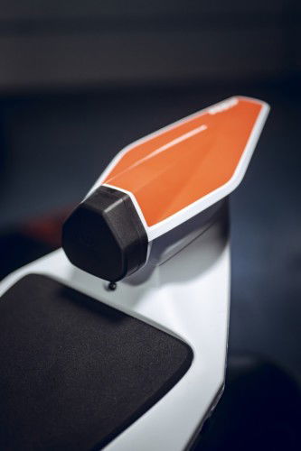 KTM-990-RC-R-Track-2026_Detail_06