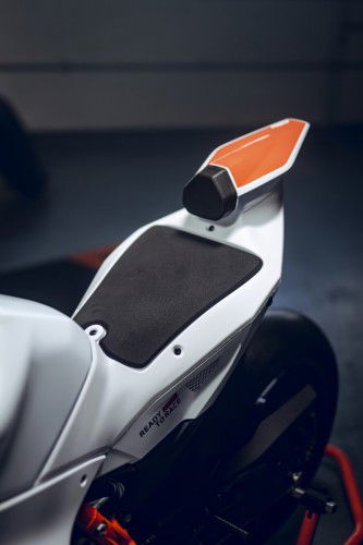 KTM-990-RC-R-Track-2026_Detail_07