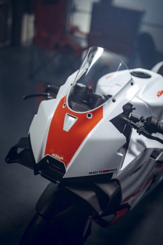 KTM-990-RC-R-Track-2026_Detail_08