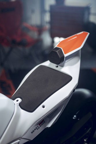 KTM-990-RC-R-Track-2026_Detail_12