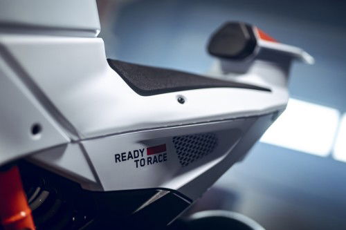 KTM-990-RC-R-Track-2026_Detail_14