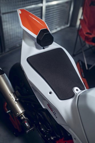 KTM-990-RC-R-Track-2026_Detail_23