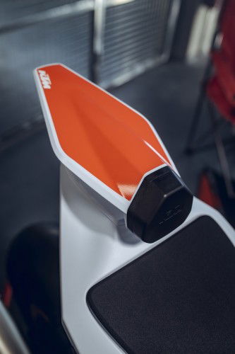 KTM-990-RC-R-Track-2026_Detail_24