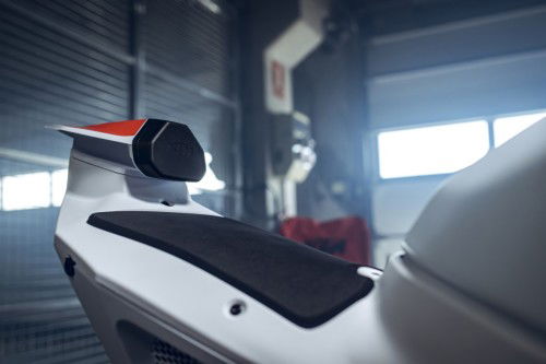 KTM-990-RC-R-Track-2026_Detail_26