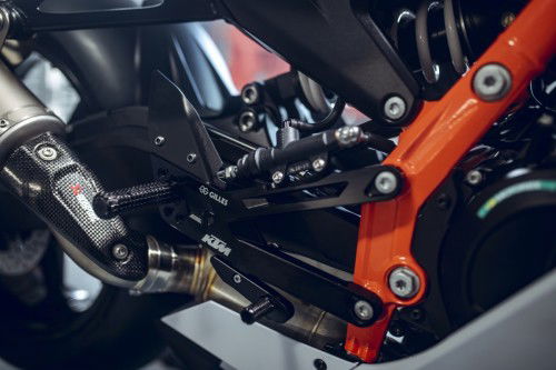 KTM-990-RC-R-Track-2026_Detail_28