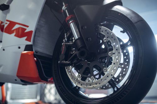 KTM-990-RC-R-Track-2026_Detail_31