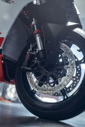 KTM-990-RC-R-Track-2026_Detail_32