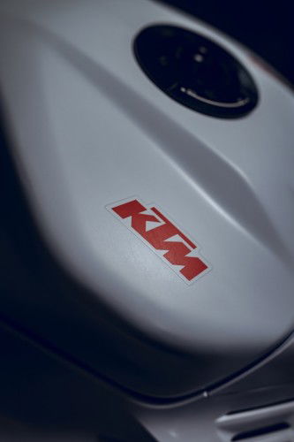KTM-990-RC-R-Track-2026_Detail_37