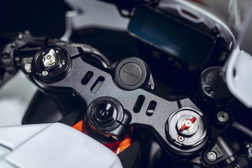 KTM-990-RC-R-Track-2026_Detail_46