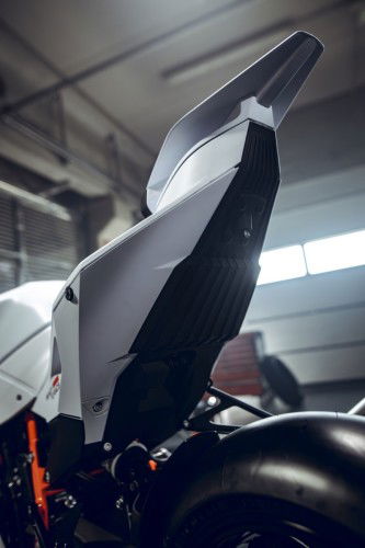 KTM-990-RC-R-Track-2026_Detail_54