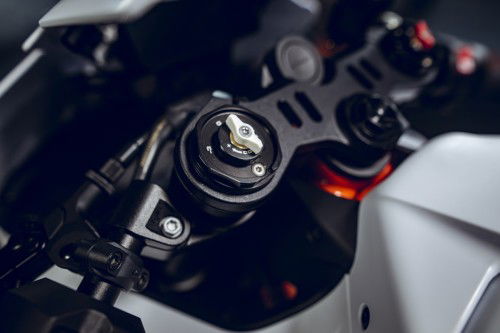 KTM-990-RC-R-Track-2026_Detail_56