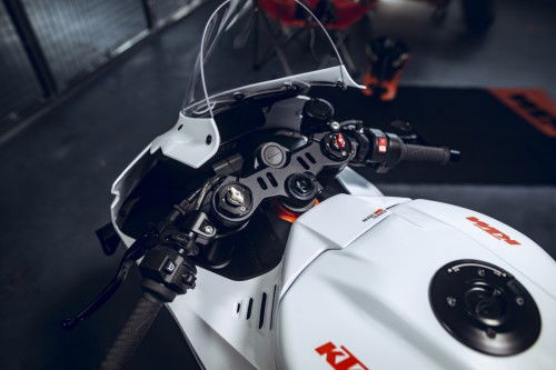 KTM-990-RC-R-Track-2026_Detail_57