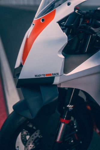 KTM-990-RC-R-Track-2026_Static_03