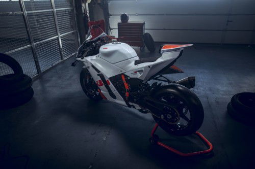 KTM-990-RC-R-Track-2026_Static_14