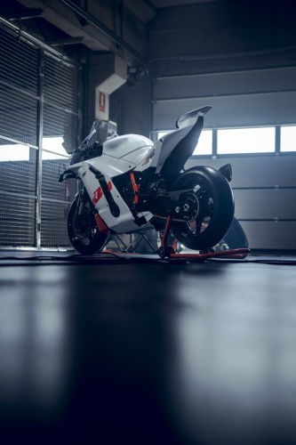 KTM-990-RC-R-Track-2026_Static_17
