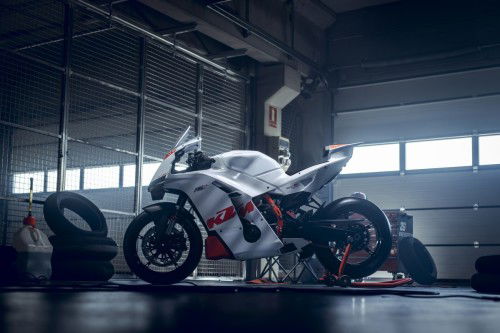KTM-990-RC-R-Track-2026_Static_20