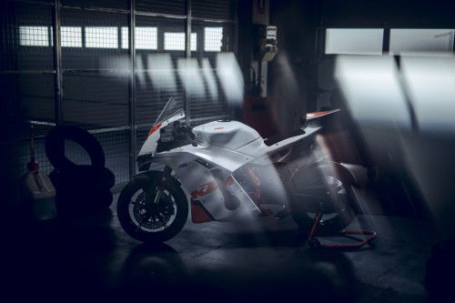 KTM-990-RC-R-Track-2026_Static_22