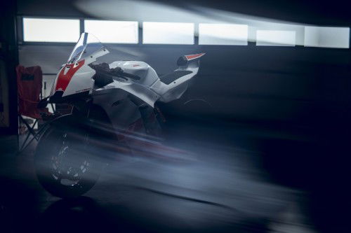 KTM-990-RC-R-Track-2026_Static_26