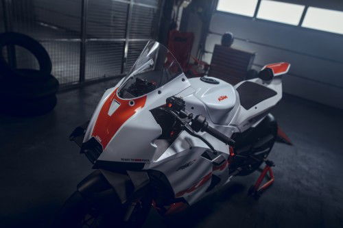 KTM-990-RC-R-Track-2026_Static_29