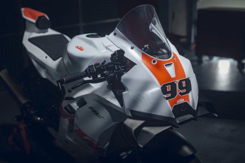 KTM-990-RC-R-Track-2026_Static_31