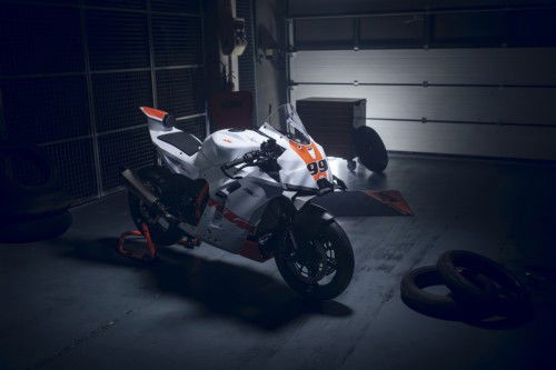 KTM-990-RC-R-Track-2026_Static_32