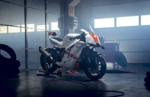 KTM-990-RC-R-Track-2026_Static_33