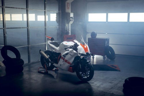 KTM-990-RC-R-Track-2026_Static_34