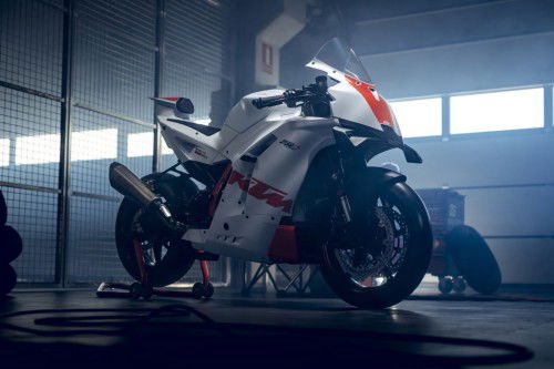 KTM-990-RC-R-Track-2026_Static_36