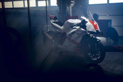 KTM-990-RC-R-Track-2026_Static_38