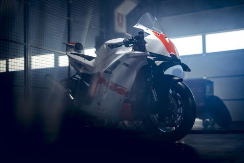 KTM-990-RC-R-Track-2026_Static_39