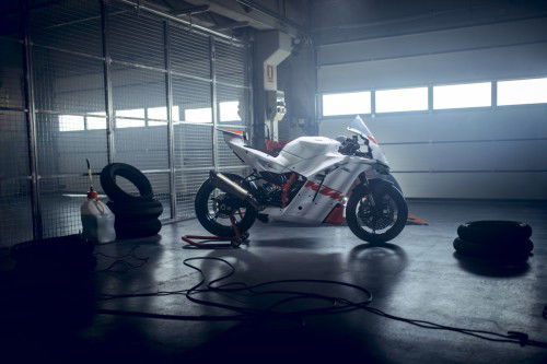 KTM-990-RC-R-Track-2026_Static_45