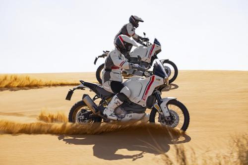 MY22_Ducati_DesertX-_88__UC356396_High