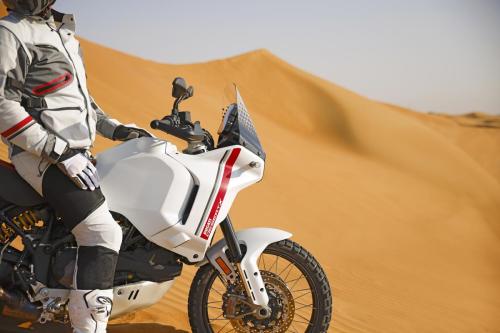 MY22_Ducati_Desert_X_105_UC356362_High