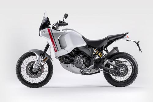 MY22_Ducati_Desert_X_12_UC356297_High