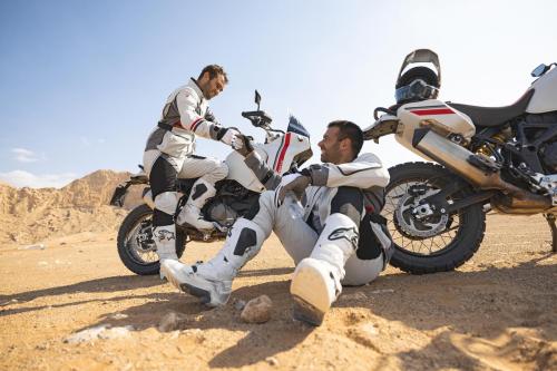 MY22_Ducati_Desert_X_156_UC356383_High