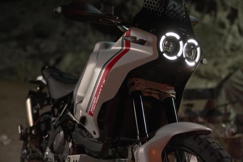 MY22_Ducati_Desert_X_237_UC356365_High