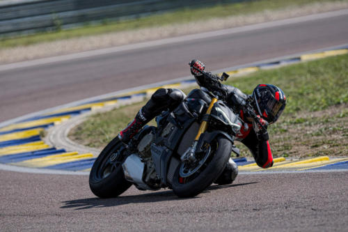 MY23_Ducati_Streetfighter_V4S _200__UC445888_High
