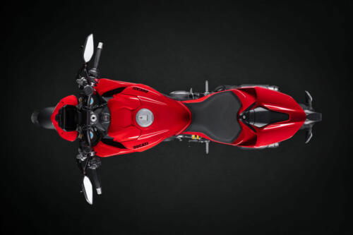 MY25_STREETFIGHTER_V2S_STUDIO _2__UC719968_High