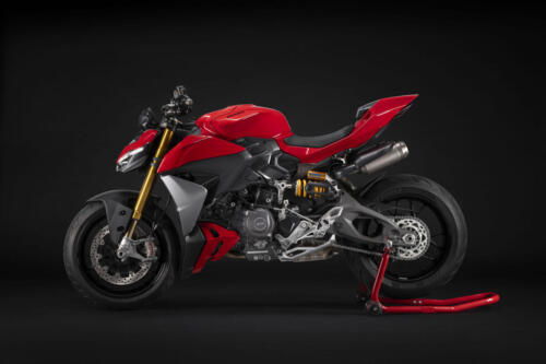 MY25_STREETFIGHTER_V2S_STUDIO _6__UC719972_High