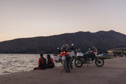 MY26_MULTISTRADA_V4_RALLY_STATICS_HERO _37__UC856377_High
