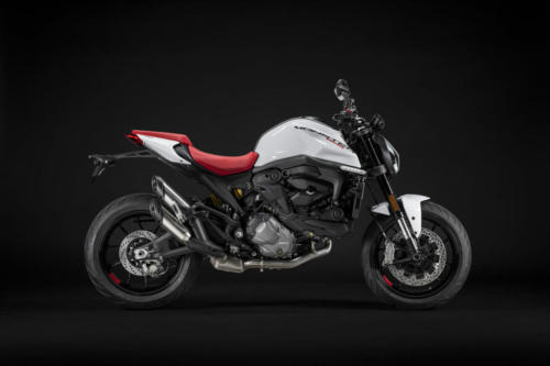 MY_2024_Monster_IcebergWhite_Livery_03_UC516490_High