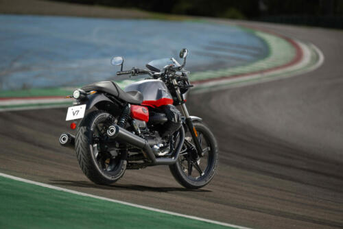 Moto Guzzi V7 Stone Corsa - 2024 (12)