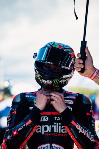 Jorge Martin mit Helm in der Boxengasse – MotoGP Catalunya GP Barcelona 2026 Porträt