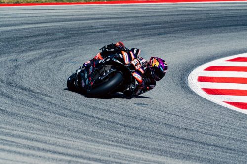 Jorge Martin auf der Aprilia RS-GP in Schräglage – MotoGP Catalunya GP Barcelona 2026