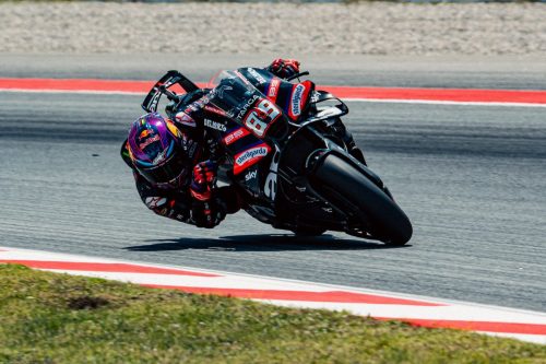 Jorge Martin auf der Aprilia RS-GP in Schräglage Seitenansicht – MotoGP Catalunya GP Barcelona 2026