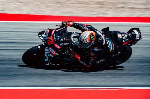 Marco Bezzecchi auf der Aprilia RS-GP in Schräglage – MotoGP Catalunya GP Barcelona 2026